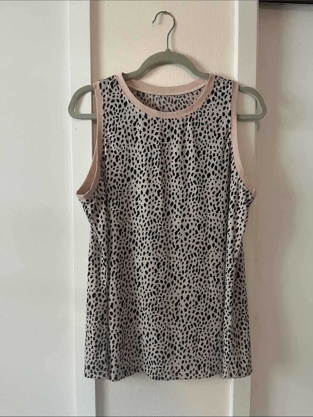 Sleeveless Pink Leopard Print Tank Top